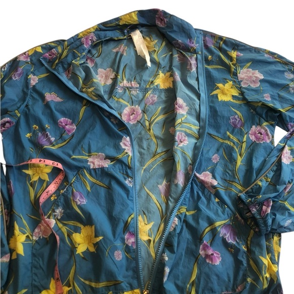Fabletics Oversized Flyweight Windbreaker Blue Floral Print - Picture 6 of 11